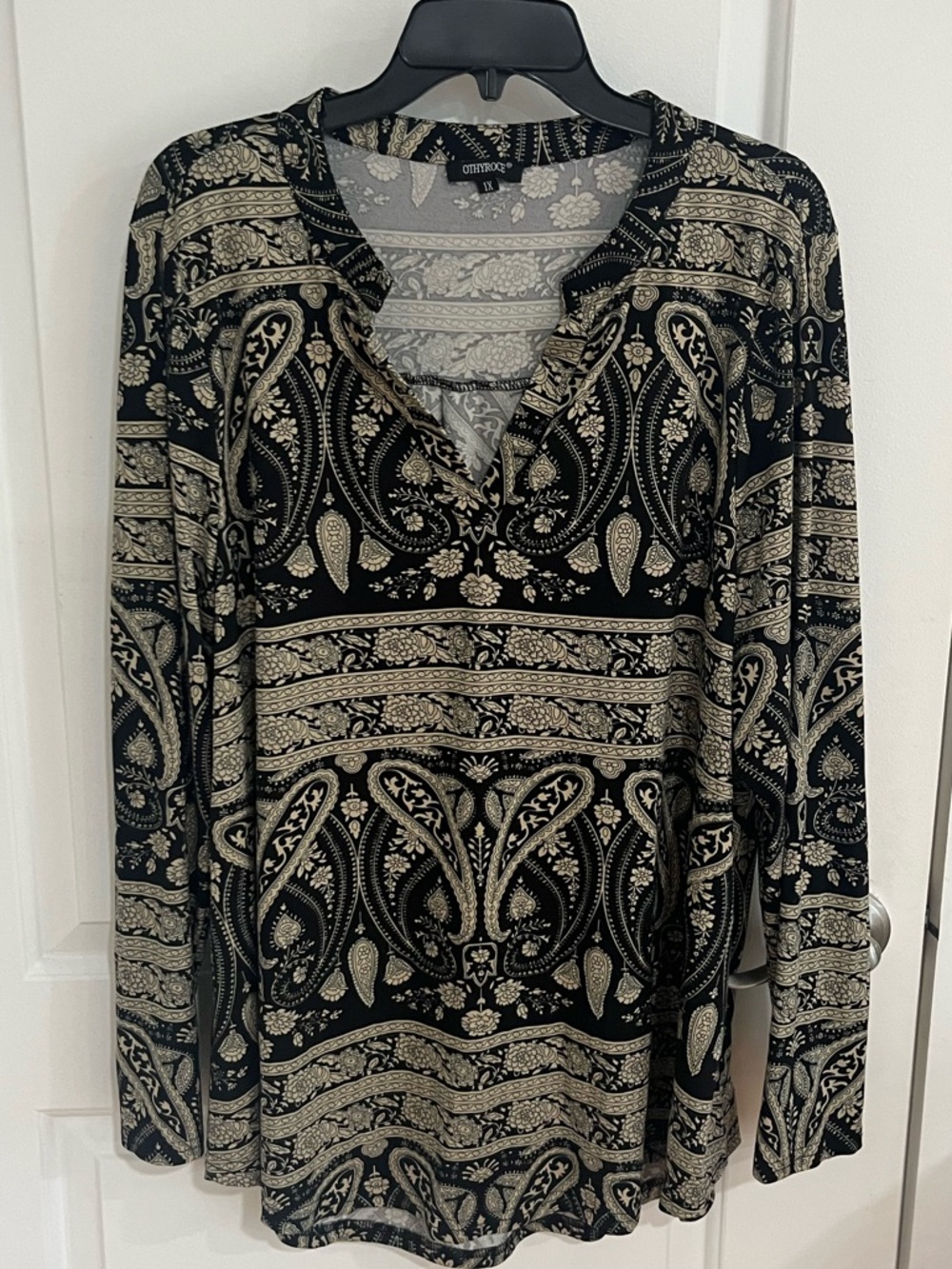 Othyroce Black & Cream Paisley V-Neck Long Sleeve Top